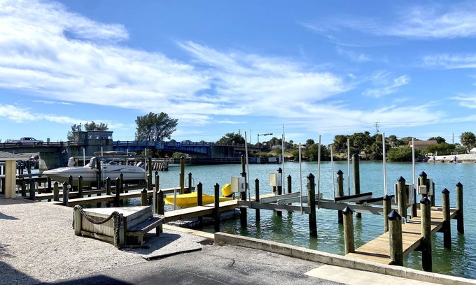Laurel Condominio | Newly Renovated Condo in gated community, Walking Distance to Nokomis Beach