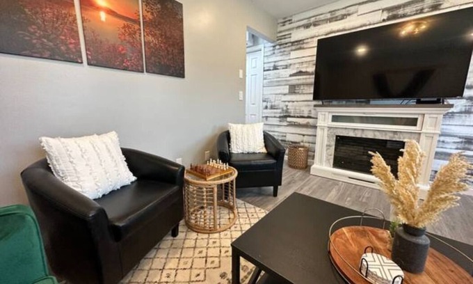 Sylva Casa | Newly Renovated Cozy home - 2min walk to Tuckasegee River
