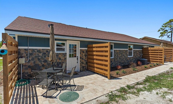 Englewood East Casa | Newly renovated, cozy 2 bedroom.