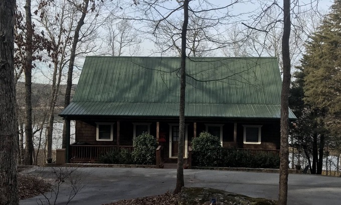 Westminster Casa | Refugio privado frente al lago a minutos de Clemson; muelle privado,