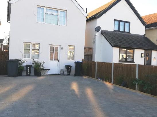 Runnymede Apartamento | Newly Renovated Detached House Weybridge Garden Free Parking WiFi Netflix Train Station London Amenities Nature Work Contractors Family Holiday