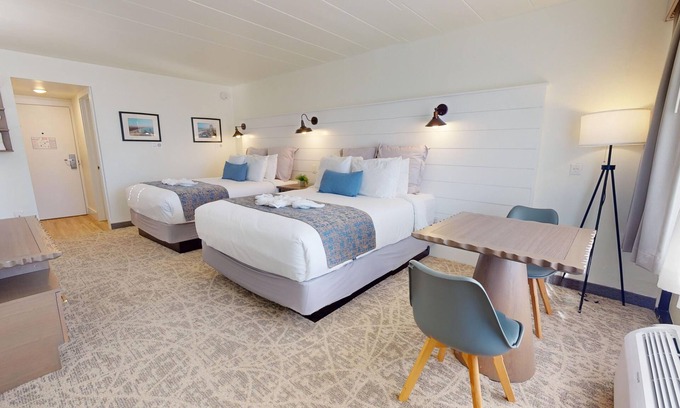 North End Hotel | Newly Renovated Double Queen Room