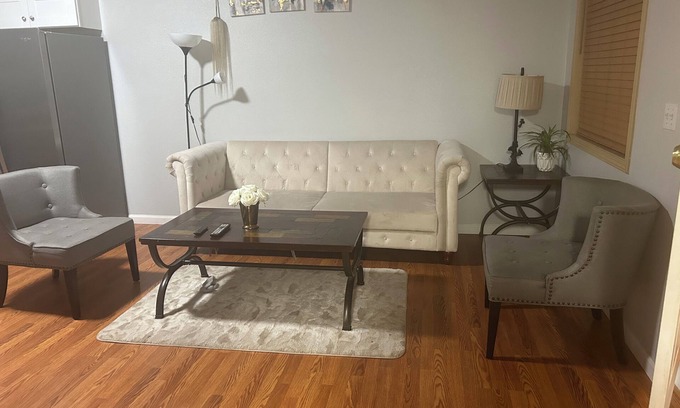 Des Moines Casa | Newly Renovated Downstairs 3BR/2BA Suite — Near Airport + Laundry + Parking