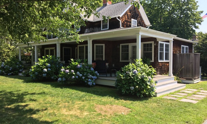 Village of East Hampton Casa | Recientemente renovado Hamptons Inicio En el centro histórico de East Hampton pueblo