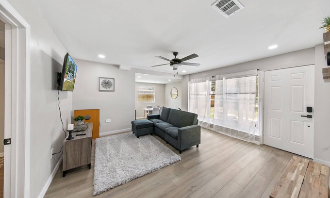 Bayou Oaks Casa | Newly Renovated Home Close to Everything!