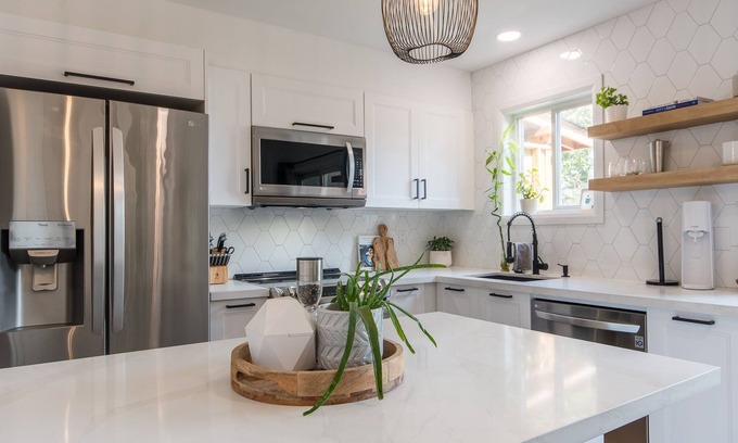 Old East York Casa | Newly renovated home steps to transit, 10mins to beach & 25mins to downtown