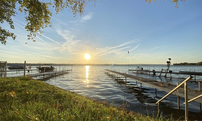 Auburn Cabaña | Newly Renovated Lake Cottage - available for the very first season!