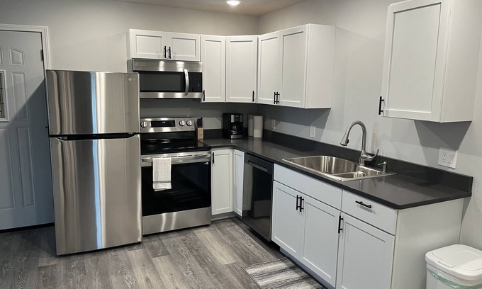 Elroy Apartamento | Newly Renovated Large 1 Bedroom