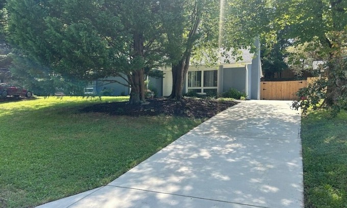 Greensboro Casa | Newly Renovated Modern Home
