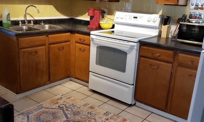 Forty Fort Apartamento | Newly renovated, monthly rental, weekly cleaning, Great location