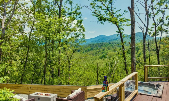 Weaverville Casa | Newly Renovated Mountain Retreat