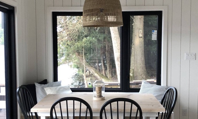 Bracebridge Cabaña | Newly-Renovated Muskoka Island Cottage Steps From Water