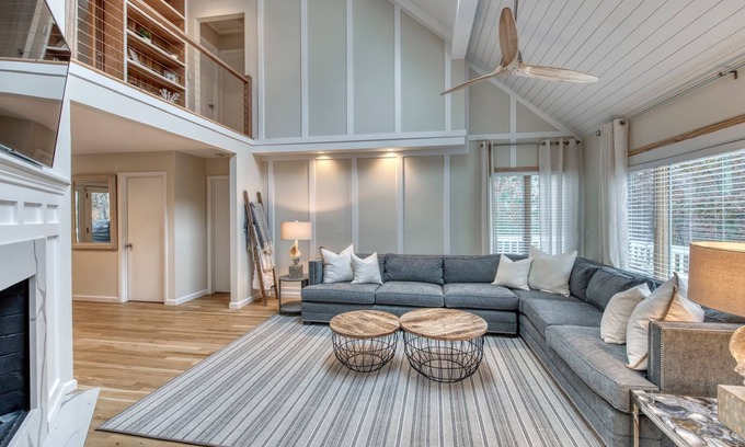 North Sea Casa | Newly Renovated Oasis + HotTub! Southampton/Sag steps to Beach/Tennis/Pickleball