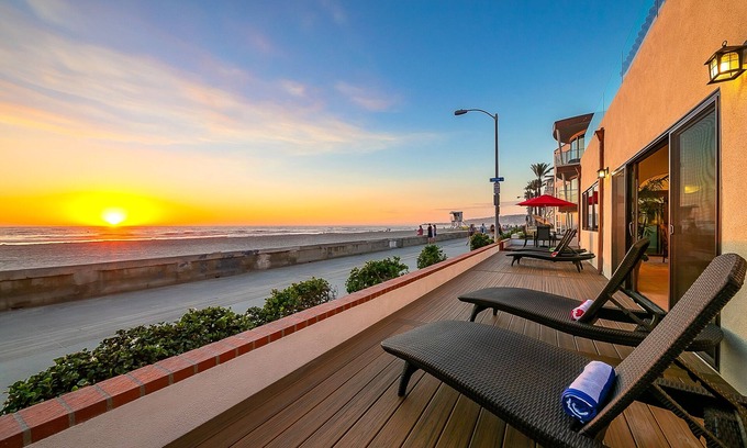 Mission Beach Villa | Newly Renovated Oceanfront 8BD/2 Houses w/ AC, Hot Tub, Firepit, & Huge Rooftop Deck!