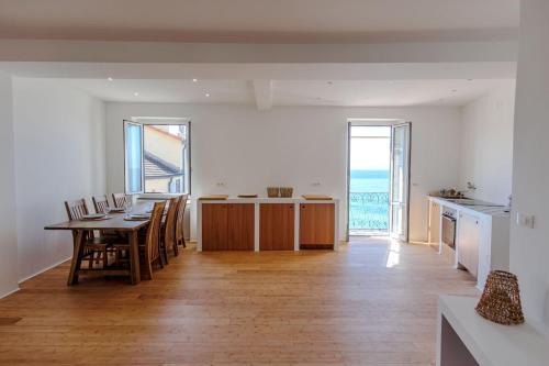 Sori Apartamento | Newly Renovated Ocean View Flat