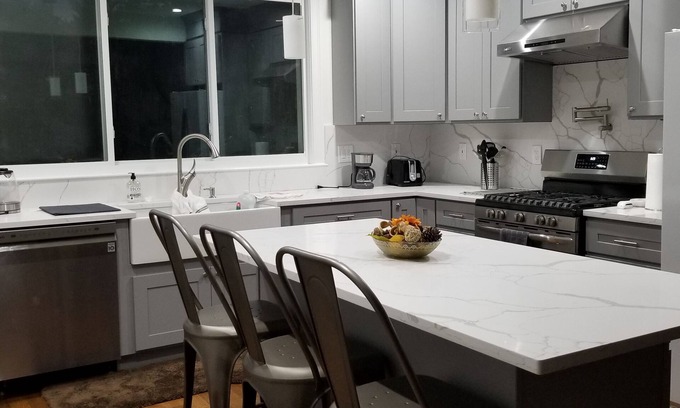 Milton Casa | Newly Renovated Open-Concept living space, close to Boston, plenty of parking