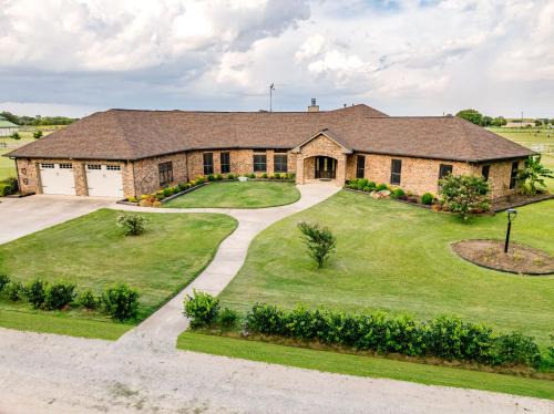 Weston Casa | Newly Renovated Private Ranch Get-A-Way