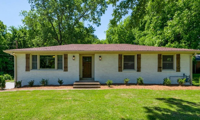 Mount Juliet Casa | Propiedad recientemente renovada en Heart of Mt. Julieta a solo 20 minutos de Nashville