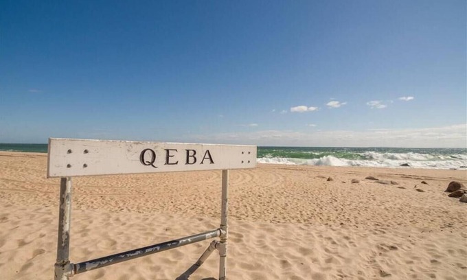Quonochontaug Casa | Newly Renovated Quonnie Beach House - QEBA Beach Pass & Pond Access