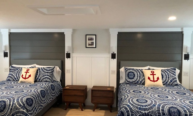Balboa Island Cabaña | Charming Cottage arriba! Gran terraza al aire libre! Parking incluido