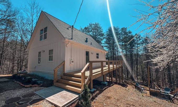 Dahlonega Casa | Newly renovated Ridgeway Stay - Less than 10 mins to downtown Dahlonega!