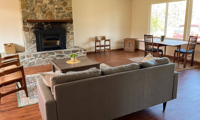 Grass Valley Casa | Newly renovated rural retreat space!