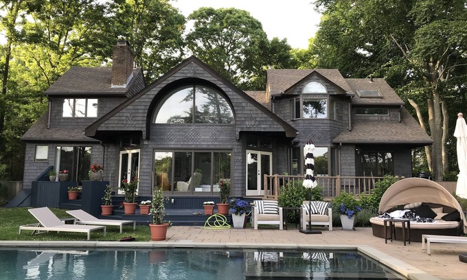 North Haven Casa | Casa recientemente renovada de Sag Harbor con hermosa vista a la bahía, piscina Gunite y bañera de hidromasaje