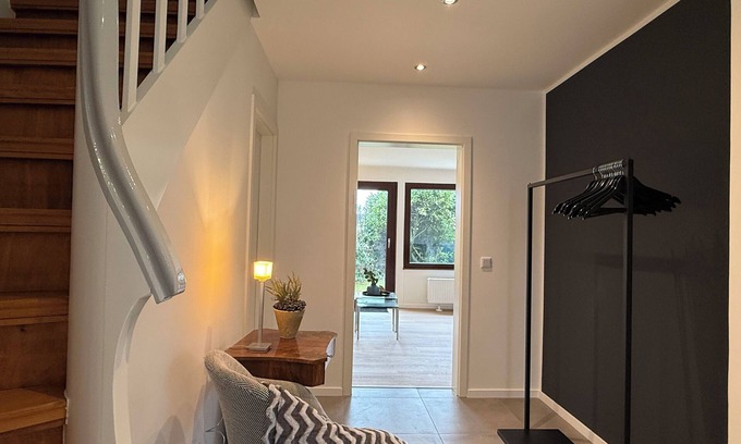 Haan Casa | Newly renovated semi-detached house with garage and garden