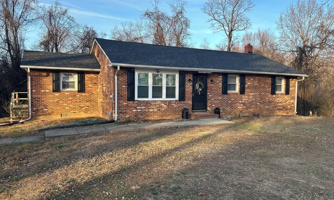 Still Pond Casa | Newly renovated single family home with attached guest suite