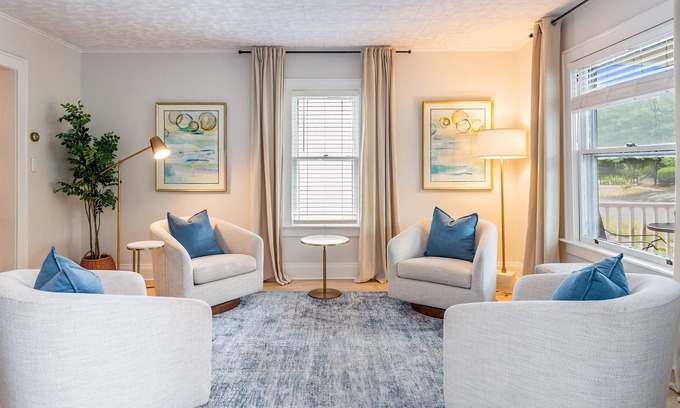 Geneva Casa | Newly Renovated | Sleeps 8 | Walk to Seneca Lake