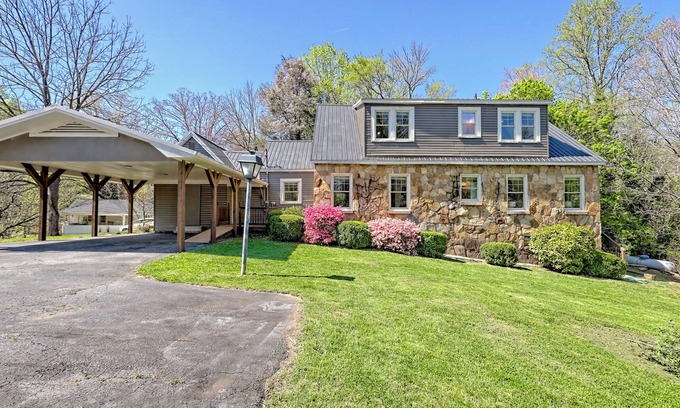 Clayton Casa | NEWLY RENOVATED! Peaks Ridge @ Downtown Clayton!
