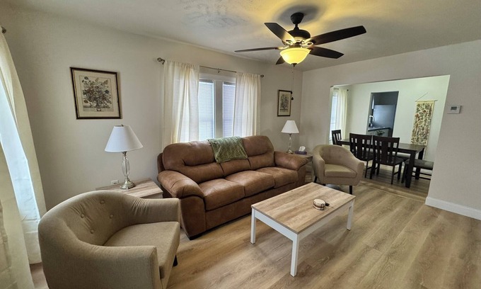 Geneva Casa | Newly Renovated! SPIRE, GOTL