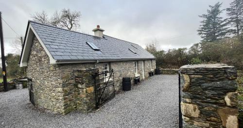 Killarney Casa | Newly Renovated stone cottage located 2.5 miles from Killarney Town