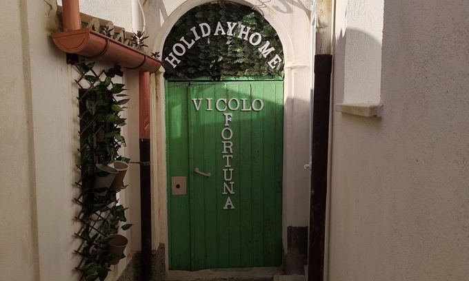 Pizzo Apartamento | Newly renovated studio apartment in Old Alley