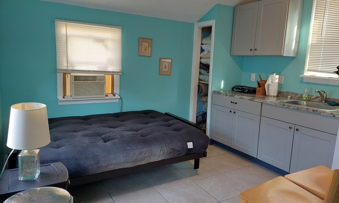 Villas Casa | Newly renovated studio bungalow six minutes walking distance from the DE Bay