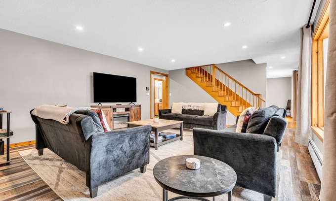 Hanover Casa | Newly Renovated | Sunday River | Hot Tub