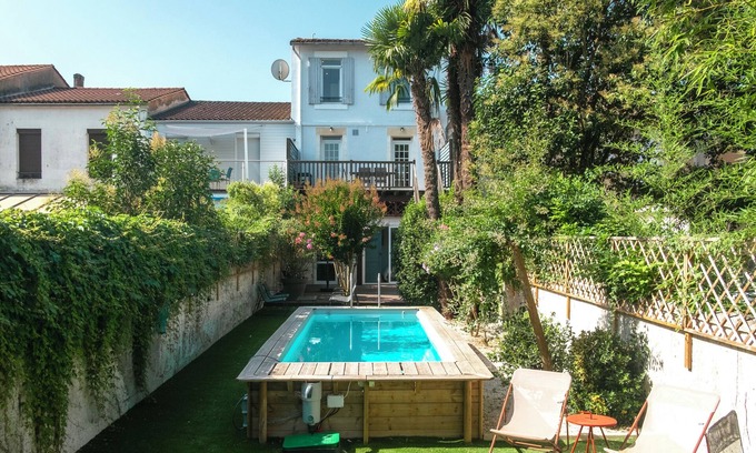 Bergerac Casa | Newly renovated three storey Townhouse with garden, pool and lovely sun terrace.