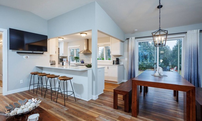 Baileys Harbor Cabaña | Newly Renovated, Downtown Baileys Harbor-walking distance to marina!
