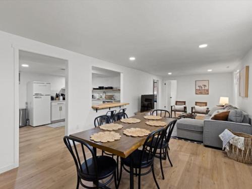 Northeast Colorado Springs Apartamento | Newly Renovated Basement Apt