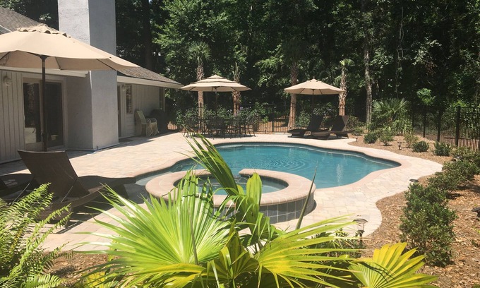 American Beach Casa | Casa recientemente renovada con piscina en la plantación - ¡Cerca de la playa!