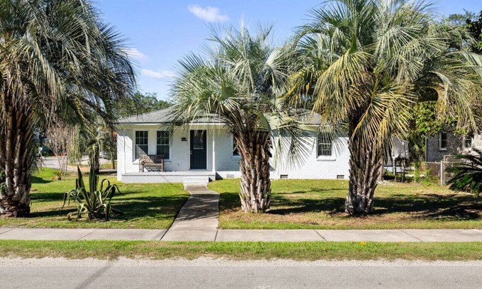 Old Village Casa | Newly Renovated - Walk to Shem Creek Restaurants!