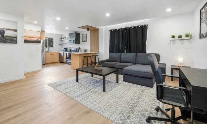 Liberty Wells Condominio | Newly Renovated & Furnished Condo | 84