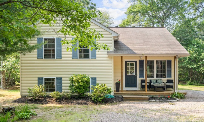 Kenyon Casa | Newly renovated cottage 5 minute drive to several beaches. Great location!