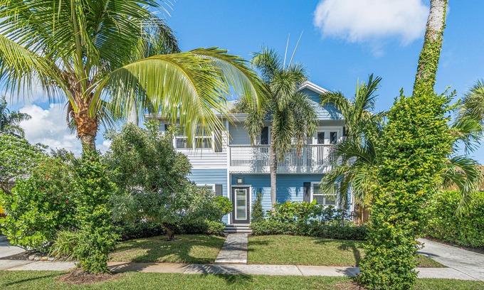 Flamingo Parks Casa | Newly renovated luxury 4/3 seasonal home with pool
