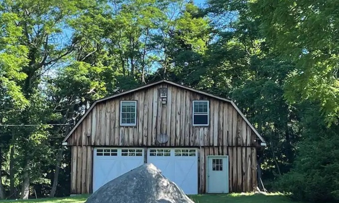 Wading River Casa | Newly renovated Wading River Barn