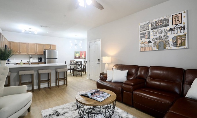 Oxford Condominio | Newly Renovated! Walk to campus! "Another Spot that Calls"