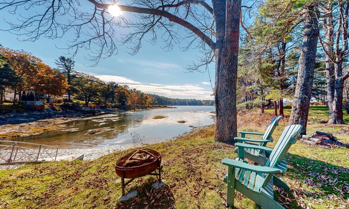 Sabino Cabaña | Newly renovated waterfront dog-friendly cottage with dock, patio, & washer/dryer