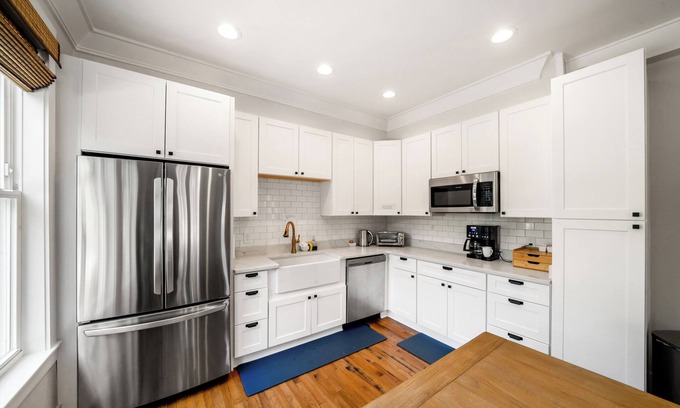 Historic Downtown Apalachicola Apartamento | Newly Renovated with Direct Porch Access, Coastal Views and Walking Distance to