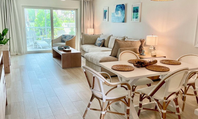 Sanibel Condominio | Newly Reopened Luxury Sanibel Island 2-bedroom condo! Steps to the Beach!
