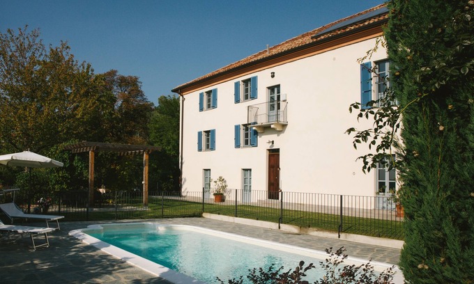 Castiglione Tinella Otro | Casa rural de lujo tradicional restaurada del siglo XIX con piscina. Se adapta a grupos grandes.